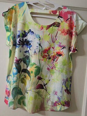 PL B.L.E.U. Top/Blouse Multicolor Floral Short Sleeve /2 shoulder buttons by USA